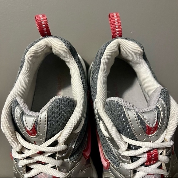 Nike Impact Zone Retro Women
Size 11 Gray Pink Athletic
Running Shoes 327860-061 - Picture 5 of 14